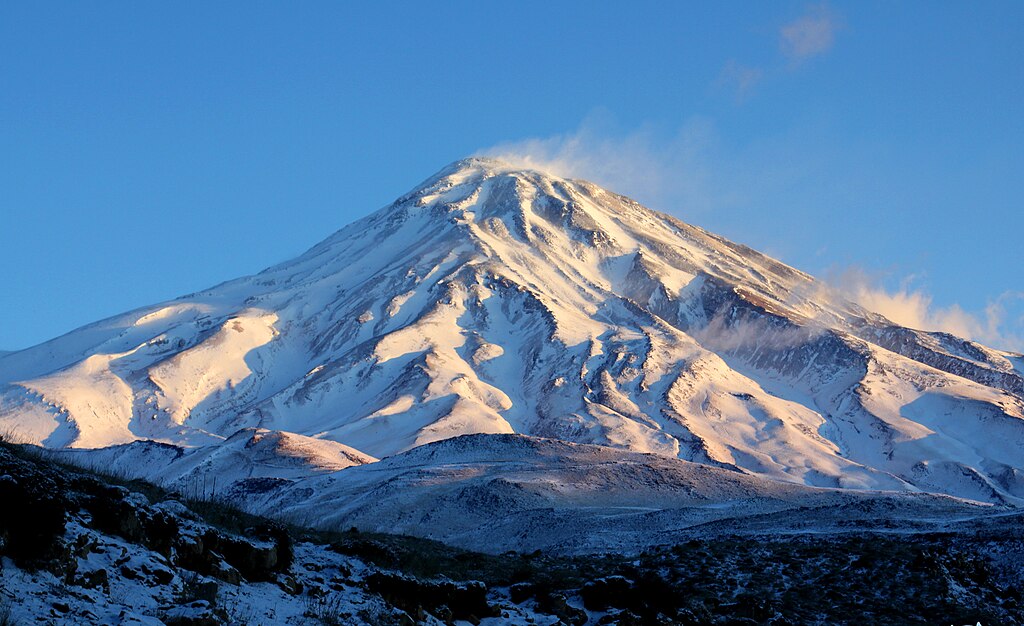 Autumn snow drought on Mount Damavand